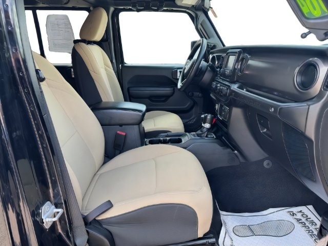 Additional photo of vehicle.