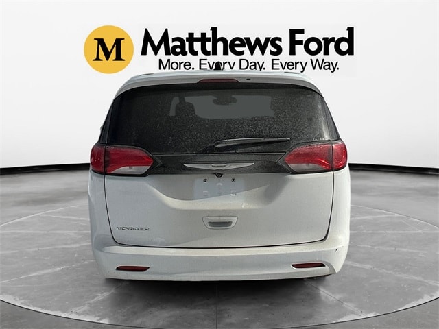 2023 Chrysler Voyager LX photo 4