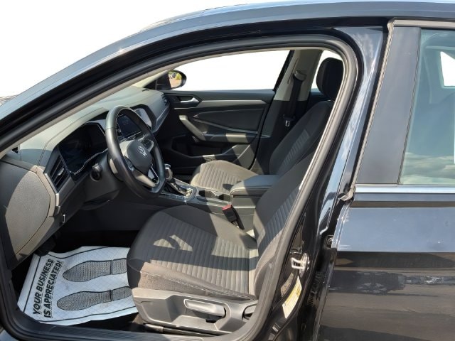 Additional photo of vehicle.