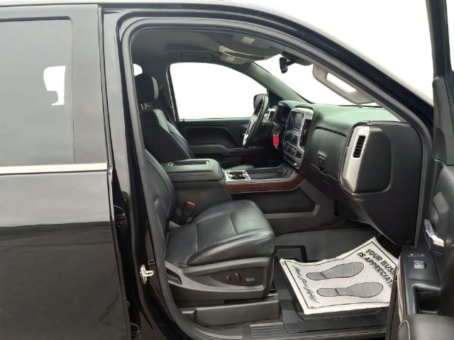 Additional photo of vehicle.