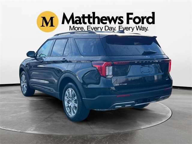 2026 Ford Explorer photo 2