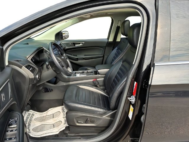 Additional photo of vehicle.