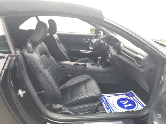 Additional photo of vehicle.
