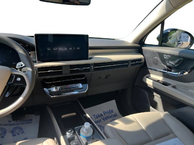 Additional photo of vehicle.