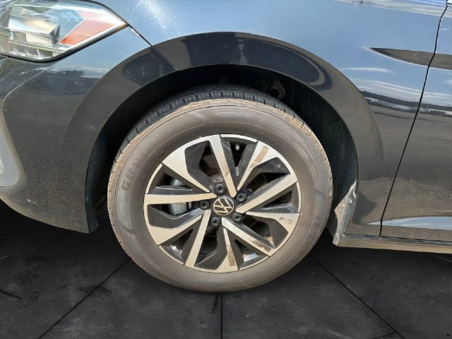 Additional photo of vehicle.