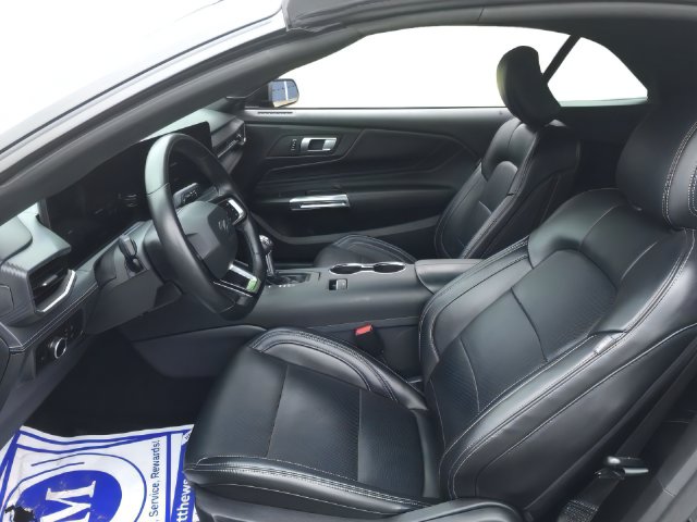 Additional photo of vehicle.