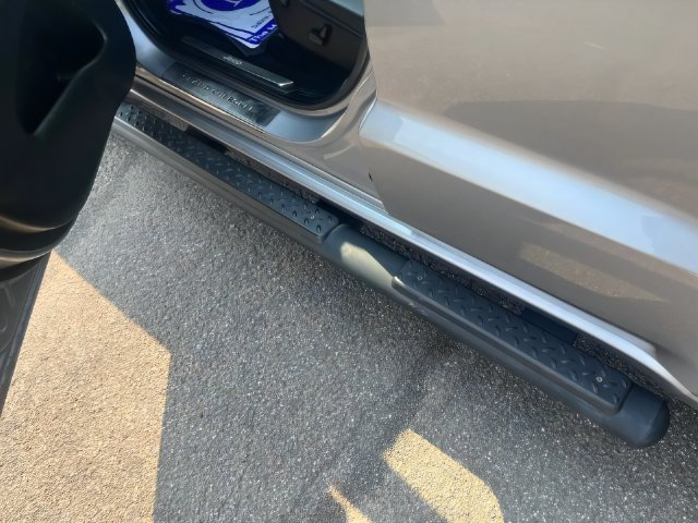 Additional photo of vehicle.