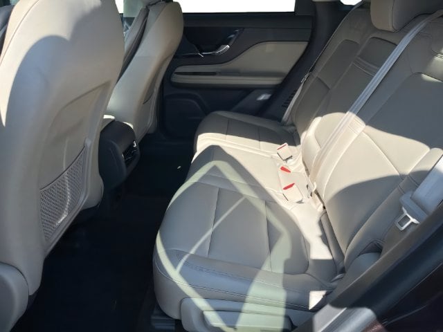 Additional photo of vehicle.