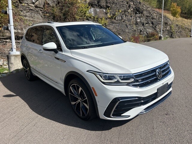 2022 Volkswagen Tiguan SEL Premium R-Line photo 3