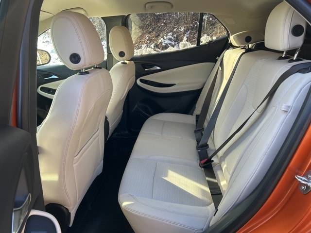 Additional photo of vehicle.