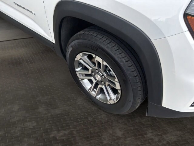 Additional photo of vehicle.
