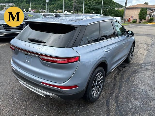 Additional photo of vehicle.