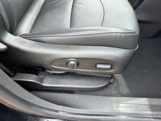 Additional photo of vehicle.