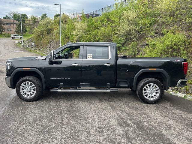 Additional photo of vehicle.