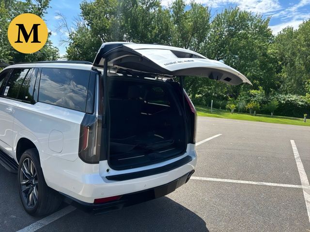 Additional photo of vehicle.