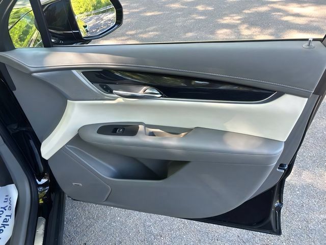 Additional photo of vehicle.