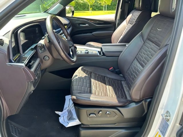 Additional photo of vehicle.