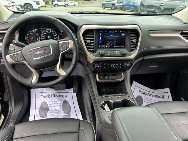 Additional photo of vehicle.