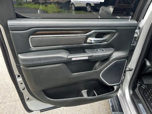 Additional photo of vehicle.