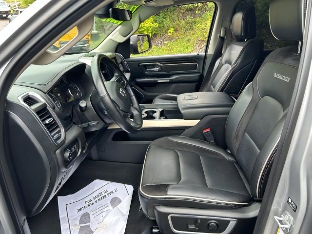 Additional photo of vehicle.