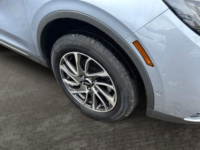 Additional photo of vehicle.