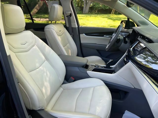 Additional photo of vehicle.