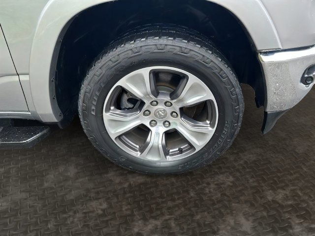 Additional photo of vehicle.
