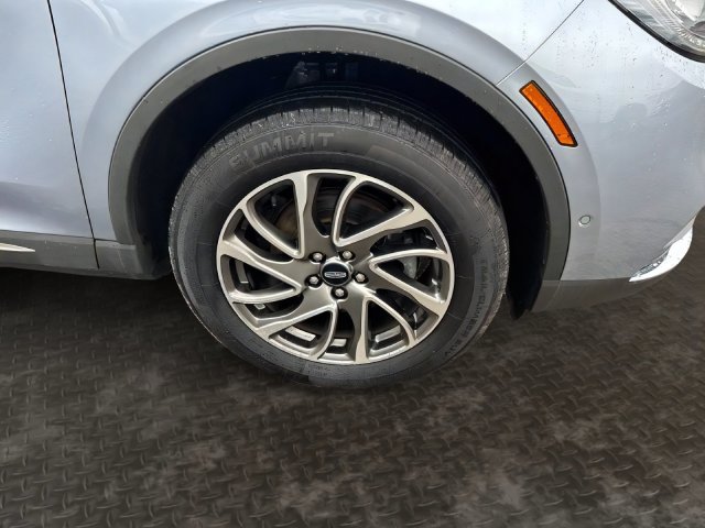 Additional photo of vehicle.