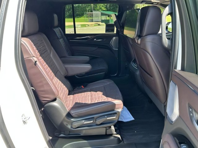 Additional photo of vehicle.