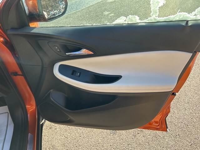 Additional photo of vehicle.