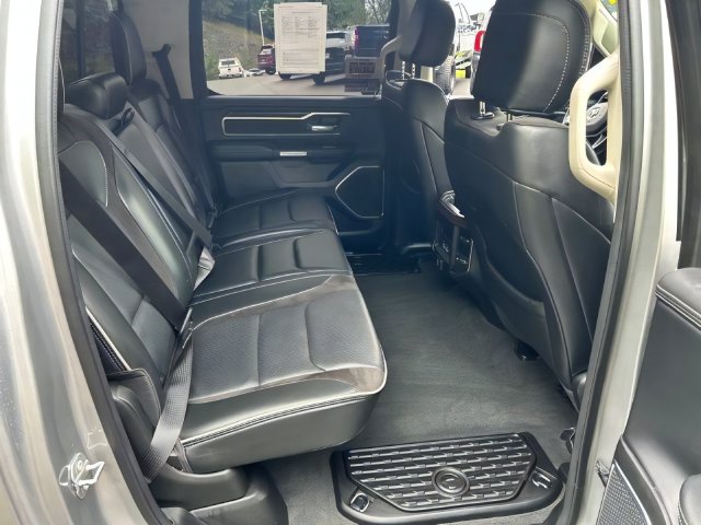 Additional photo of vehicle.