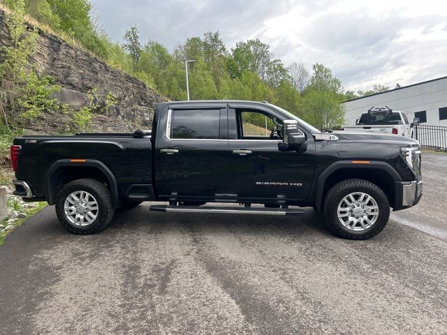Additional photo of vehicle.