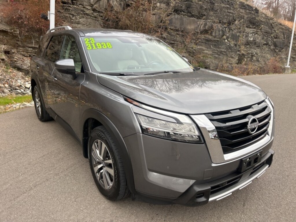 Used 2023 Nissan Pathfinder SL SUV