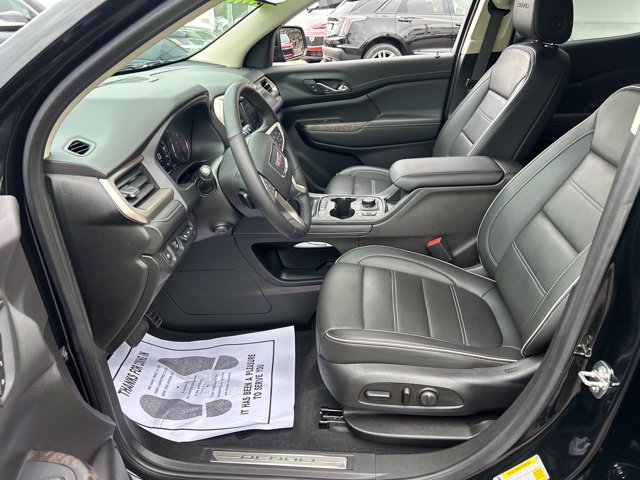 Additional photo of vehicle.