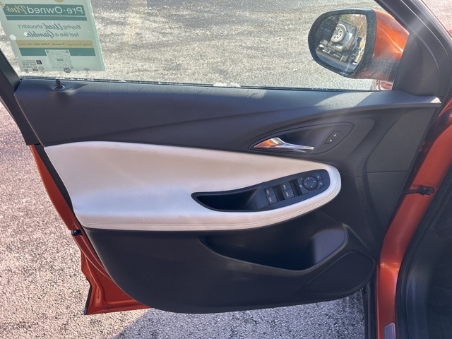 Additional photo of vehicle.