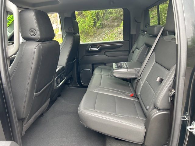 Additional photo of vehicle.