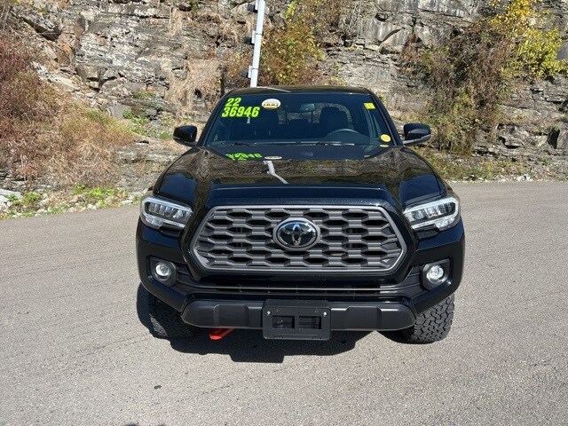 2022 Toyota Tacoma SR5 photo 2