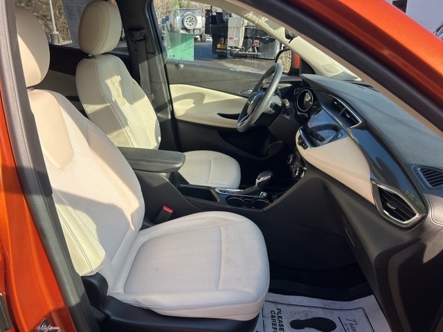 Additional photo of vehicle.