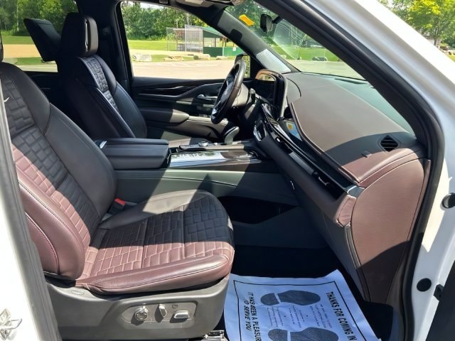 Additional photo of vehicle.