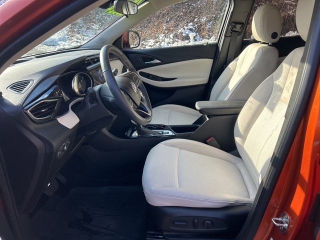 Additional photo of vehicle.