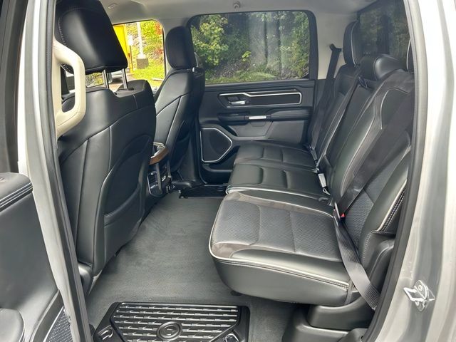 Additional photo of vehicle.