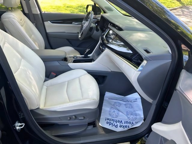 Additional photo of vehicle.