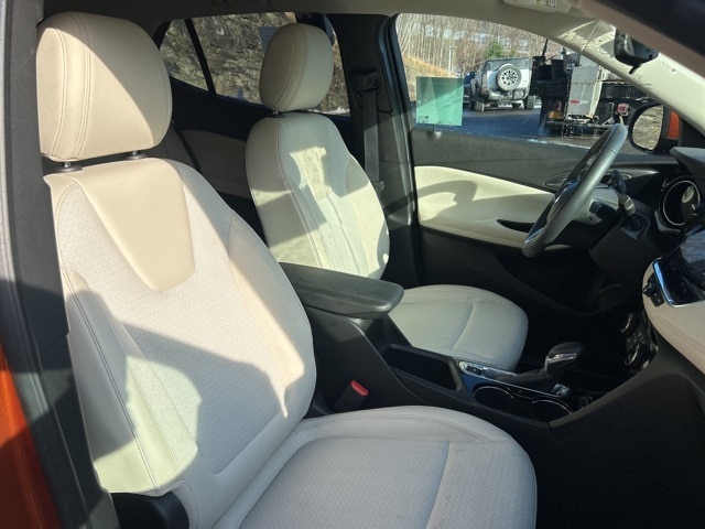 Additional photo of vehicle.