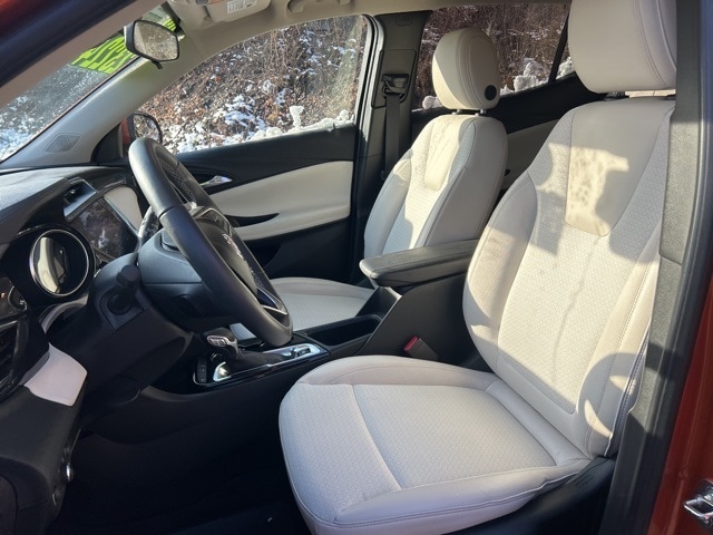 Additional photo of vehicle.