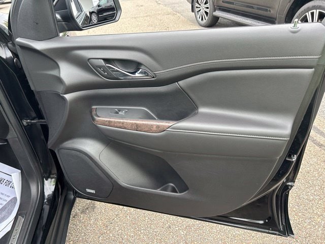 Additional photo of vehicle.