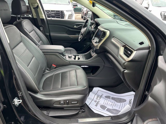 Additional photo of vehicle.