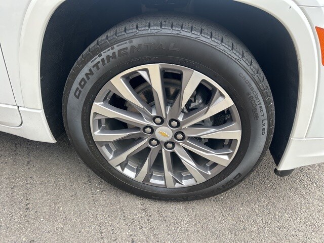 2023 Chevrolet Traverse Premier photo 2