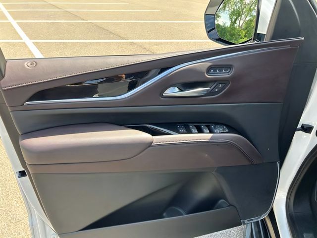 Additional photo of vehicle.