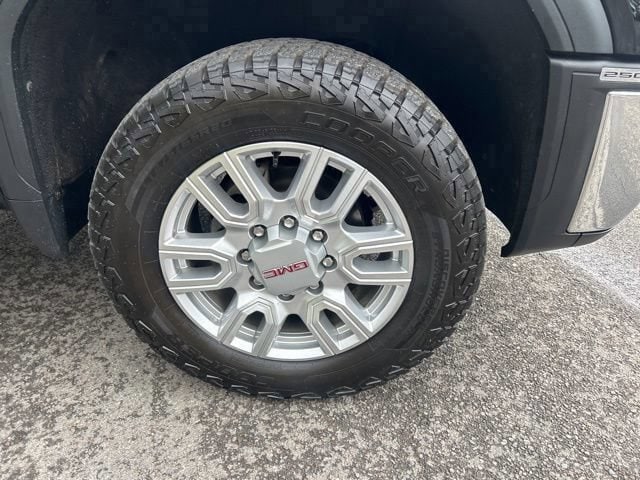 Additional photo of vehicle.