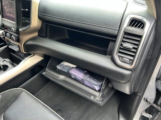 Additional photo of vehicle.